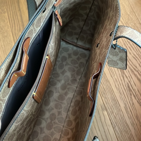 Coach tote handbag in grey color with signature coach interior - Picture 15 of 15